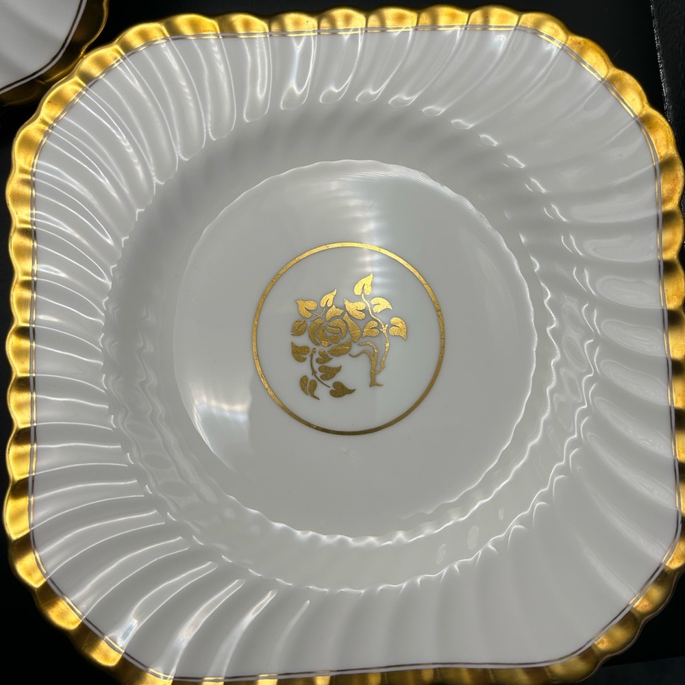Vintage Minton Luxurious Gold & White China Dinnerware plates. 22cm diameter